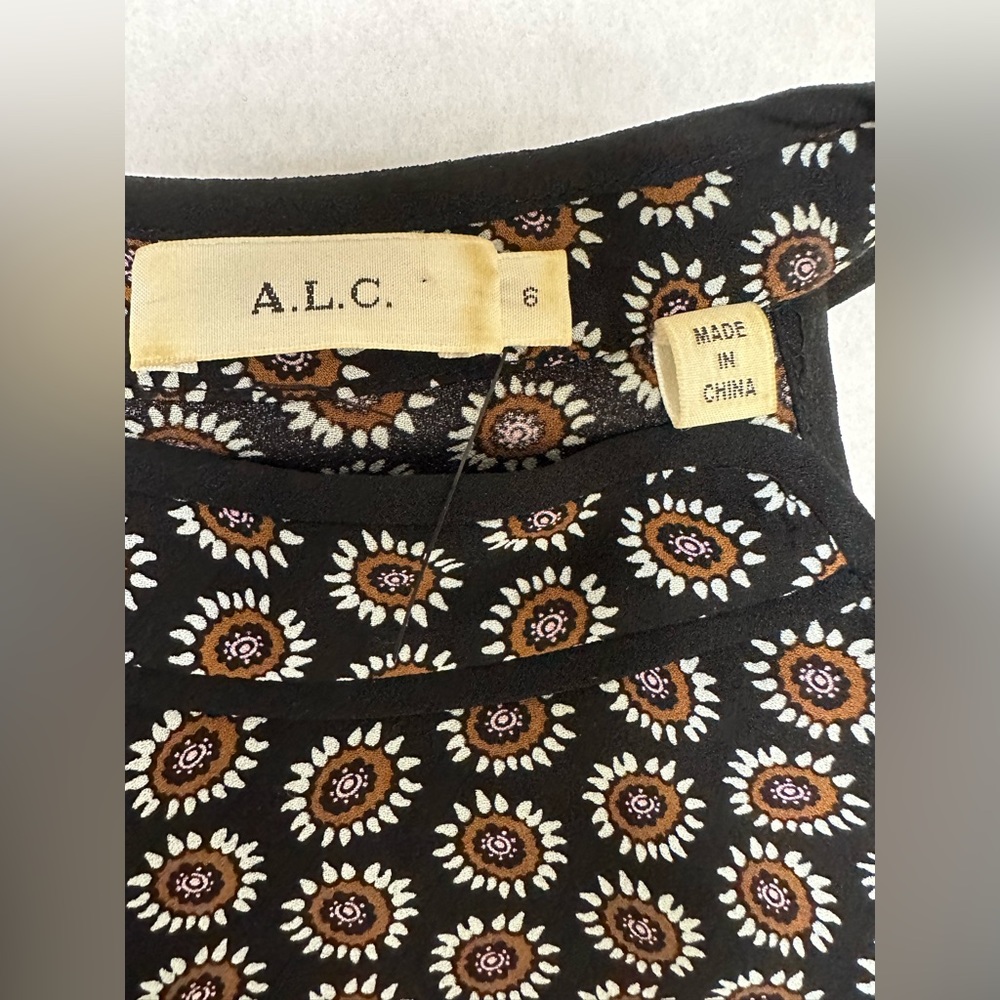 🌼A.L.C. Black w/Floral Print Silk Tie-Neck Sleeveless Blouse/Top 🌼 - Picture 8 of 9
